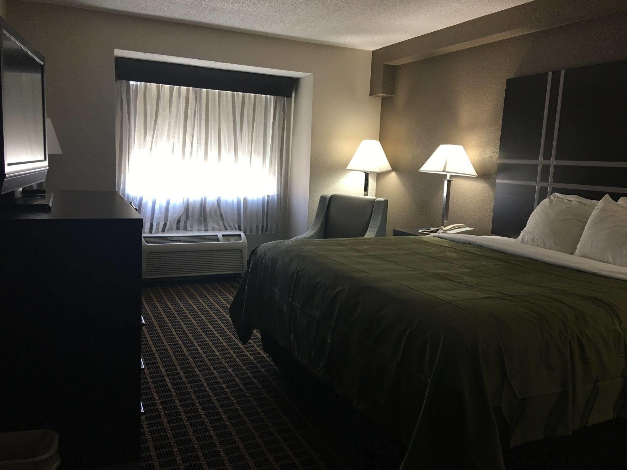 Quality Inn & Suites El Paso I-10 Экстерьер фото